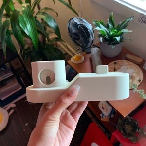 iPhone AirPods charging station